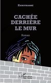 Cachée derrière le mur